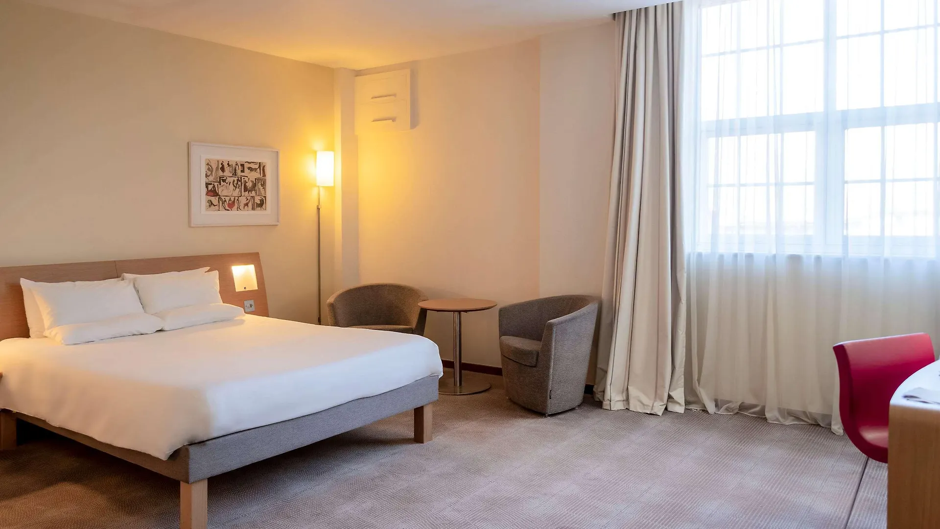 Novotel Cardiff Centre 4*,
