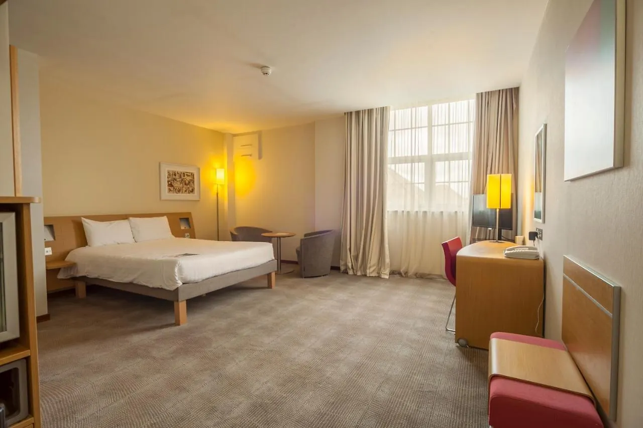 Novotel Cardiff Centre 4*,